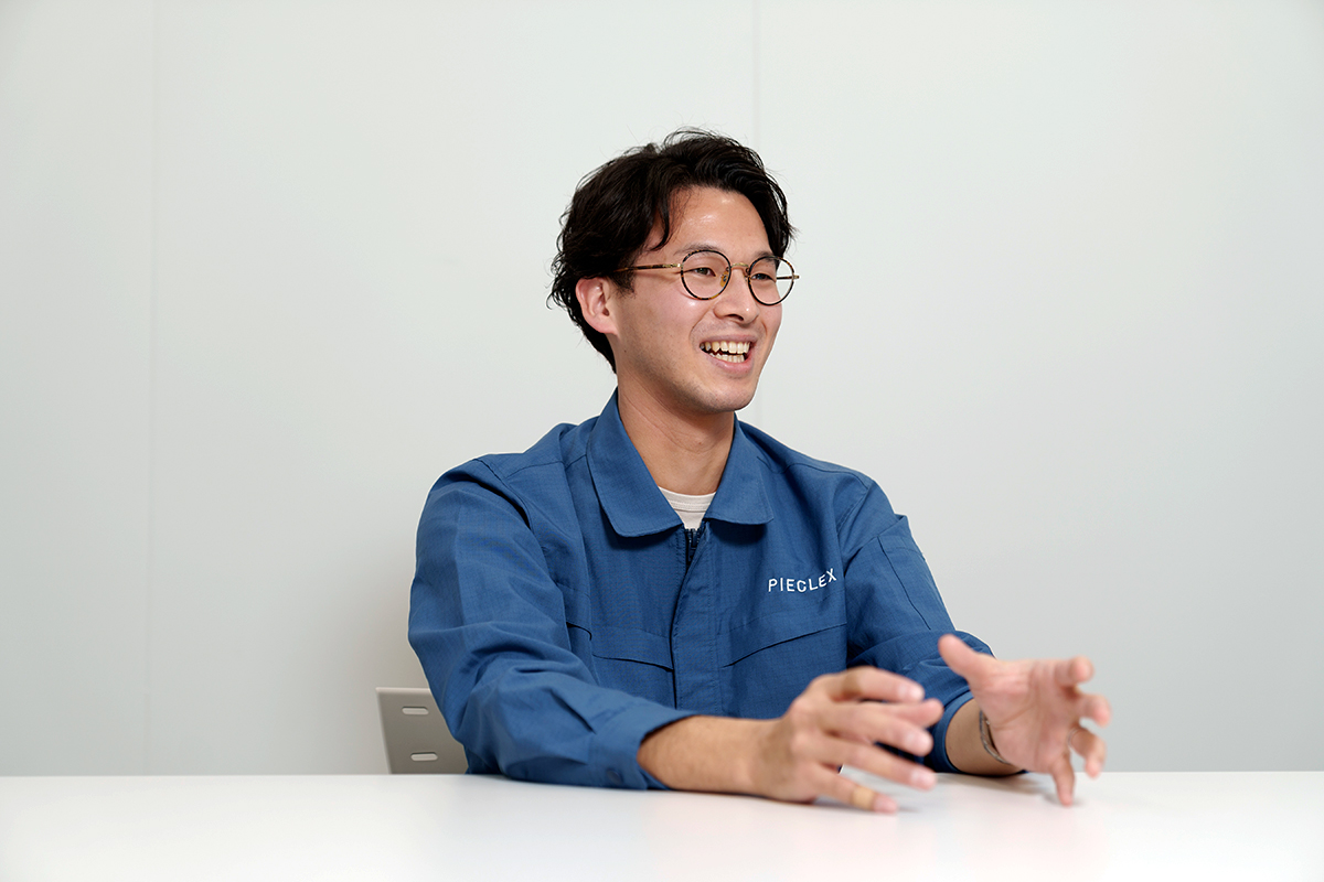 Image of Takumi, an engineer in charge of product development and electrical characteristics evaluation