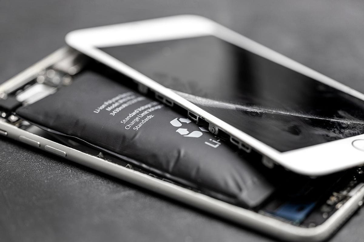 Image of A lithium-ion battery that has swelled due to gas generation