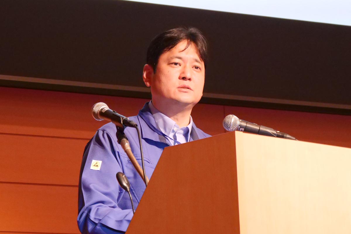Shimoyae disseminating the company-wide, connected manufacturing of the future concept to employees at an internal forum