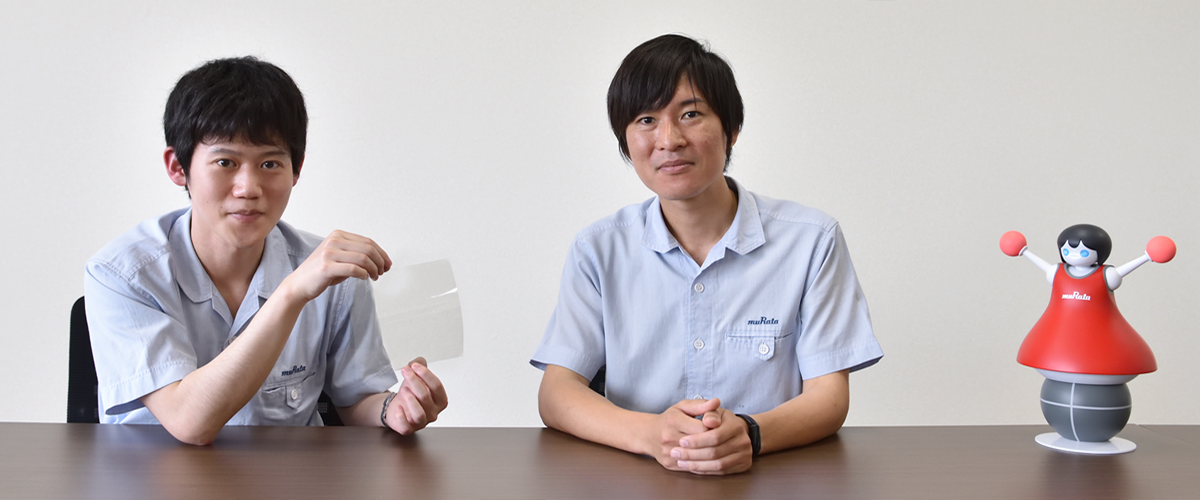 Image of Naruse, in charge of processing technology development, and Koyanagi, in charge of materials development