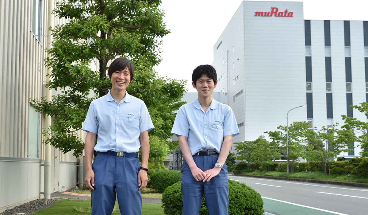 Image of Naruse, in charge of processing technology development, and Koyanagi, in charge of materials development